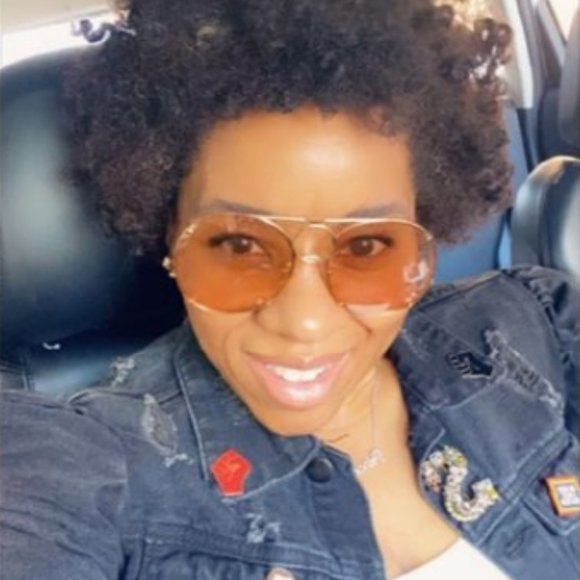 Meet your Posher, Rell - Picture 2 of 2